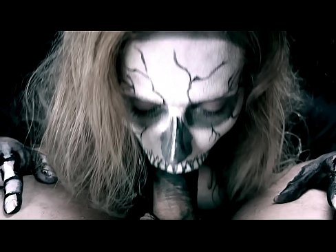 ❤️ Demonska djevojka siše kurac svojim crnim ustima i guta spermu. ❤ Porno kod nas ❤
